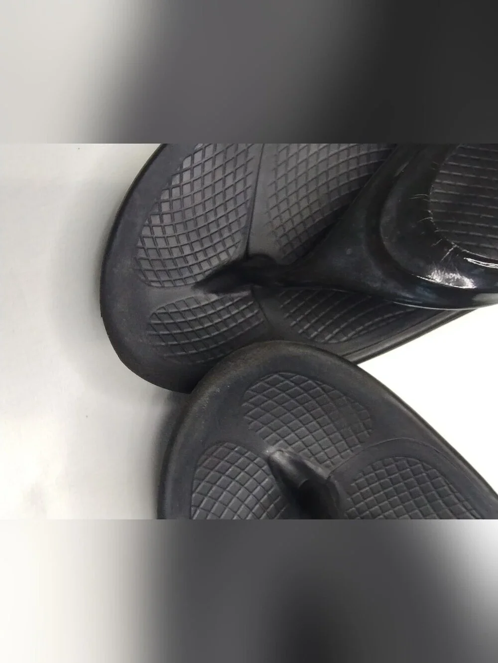 OOFOS Black Cushioned Flip Flop Sandals